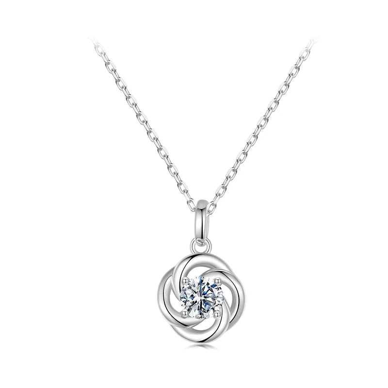 Collar con colgante de moissanita y trébol de cuatro hojas en plata de ley 925