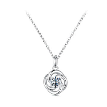 Collar con colgante de moissanita y trébol de cuatro hojas en plata de ley 925