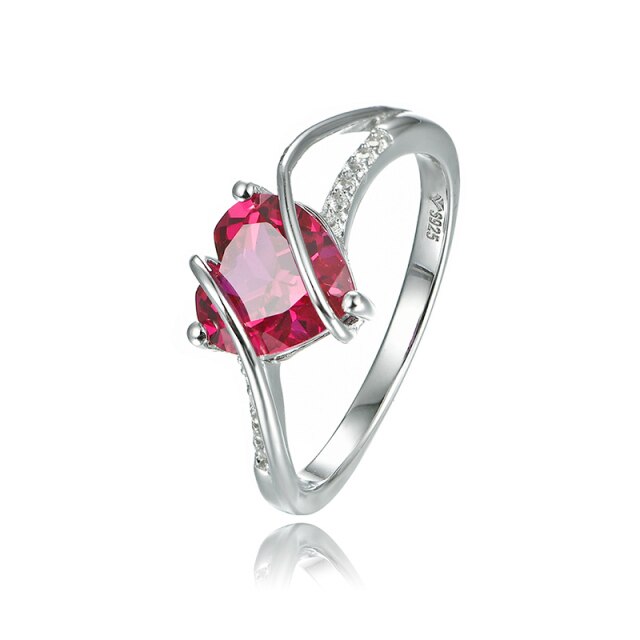 Anillo de plata de ley 925 con rubí en forma de corazón