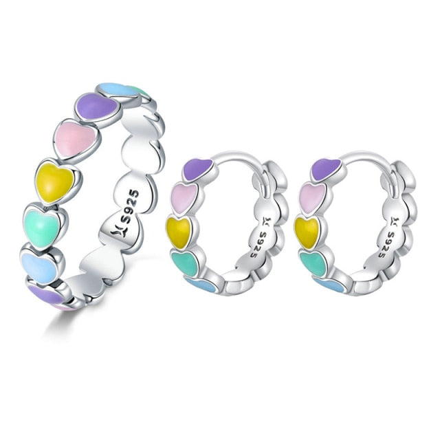Conjunto de joyas de plata de ley 925 con anillo y pendientes de corazón arcoíris.